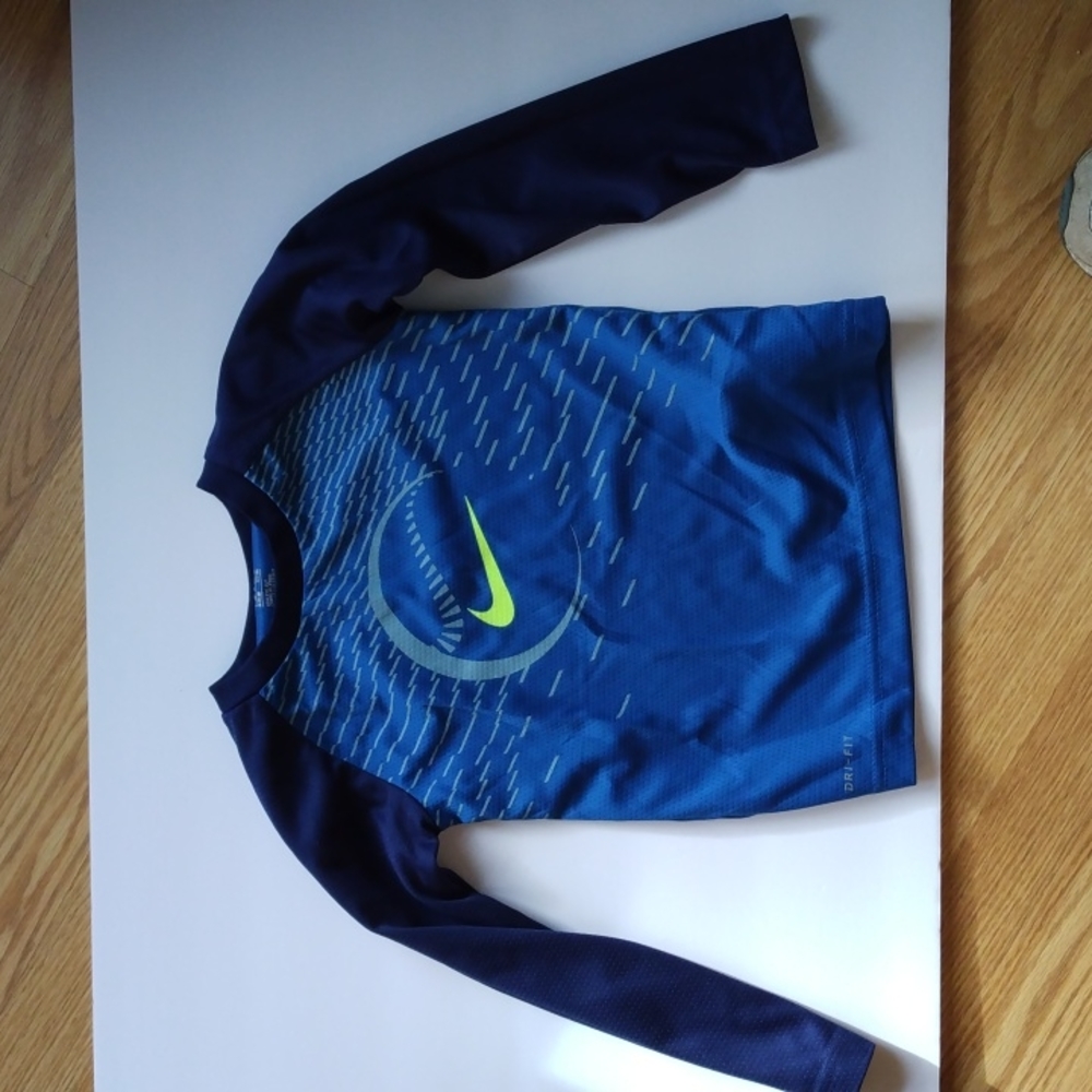 The Nike Tee size 4xs blue/green/yellow, DRI-FIT